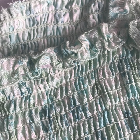 🌻4/$20 Bluenotes Smocked Style Ruffled Tank Top Green & Cream Size Medium New - Picture 3 of 10